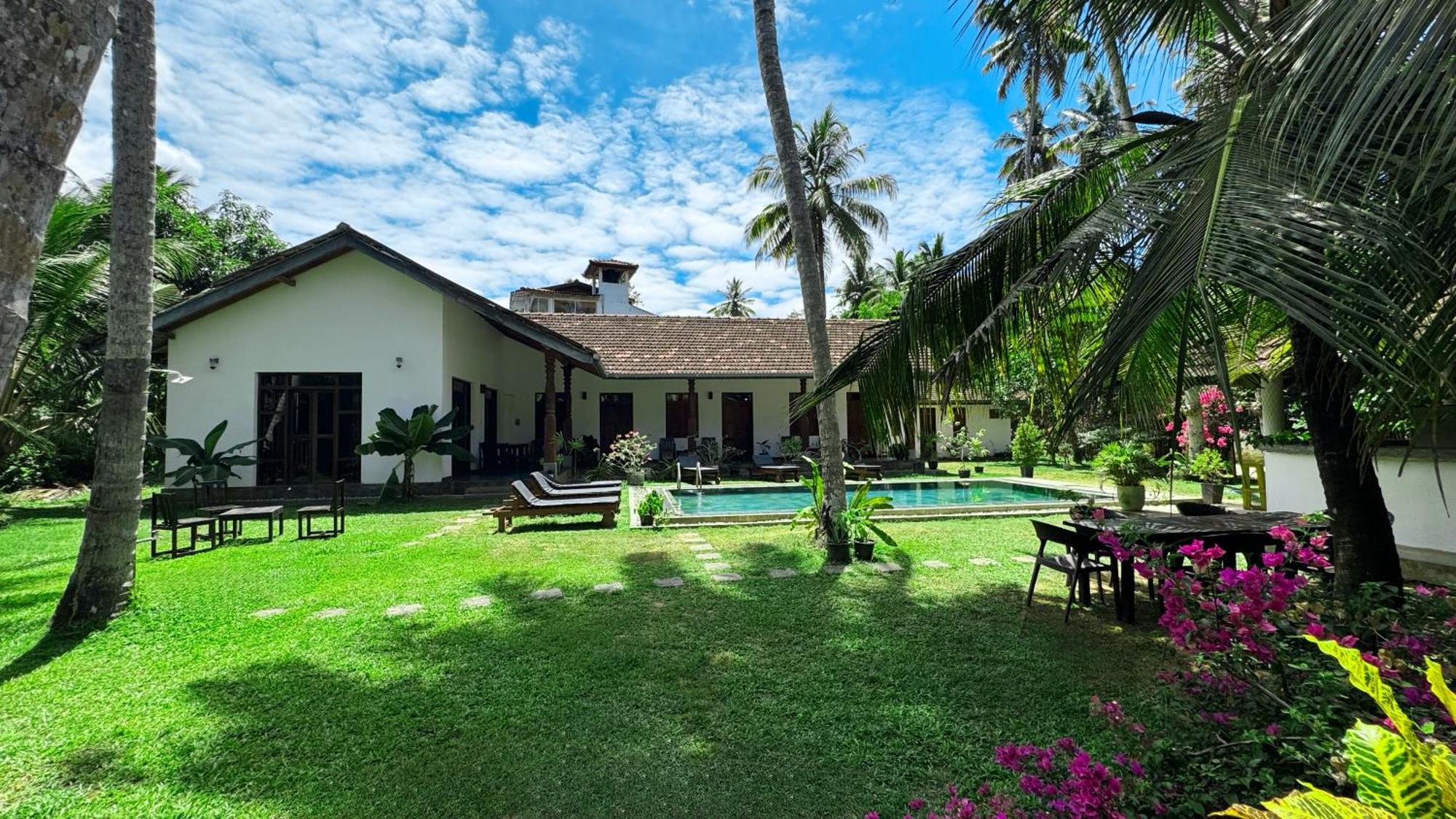 Villa Hiriketiya Диквела Екстериор снимка