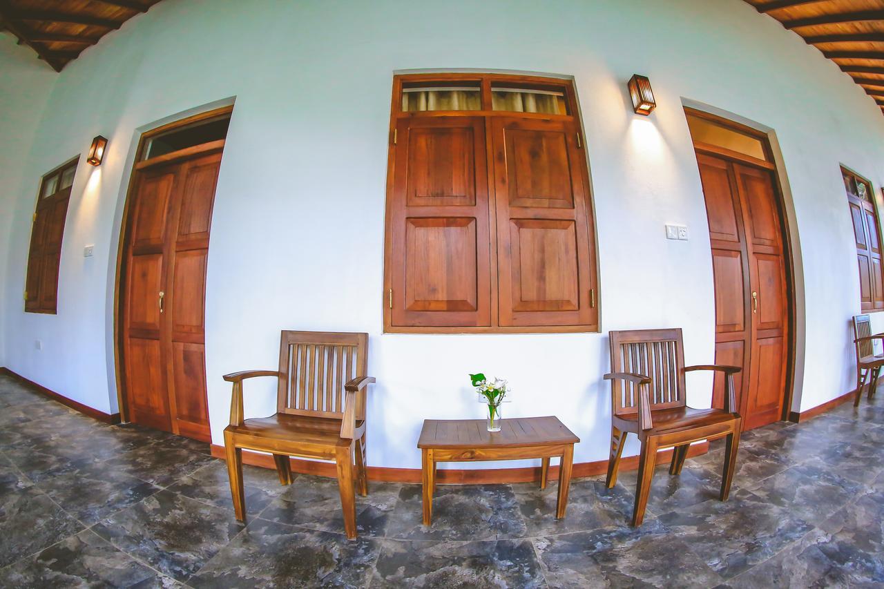 Villa Hiriketiya Диквела Екстериор снимка