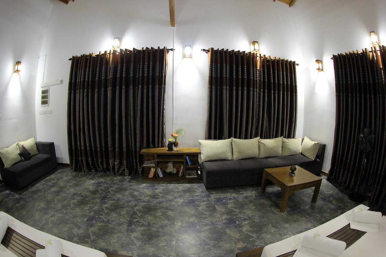 Villa Hiriketiya Диквела Екстериор снимка